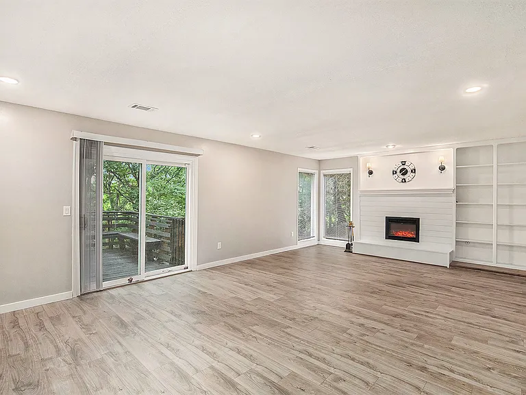 13805 W 78th Ter — Photo 3