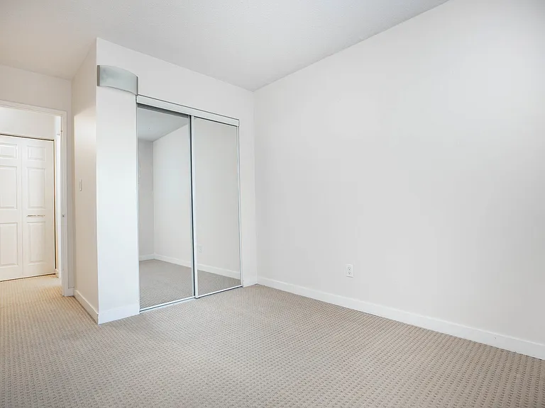 800 Corydon Ave — Photo 31