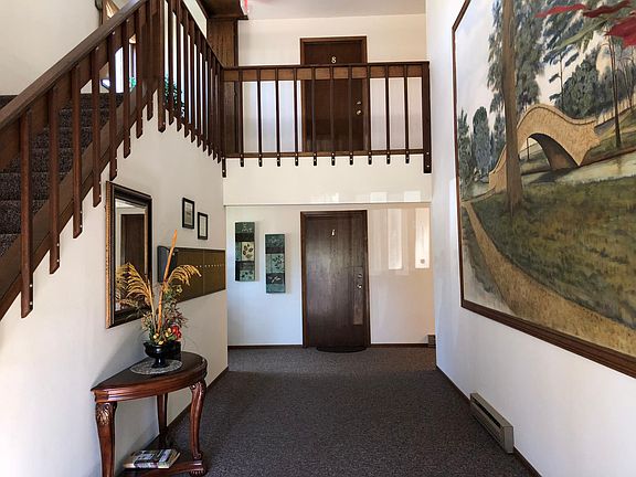 3rd image of 212 E Doty Ave