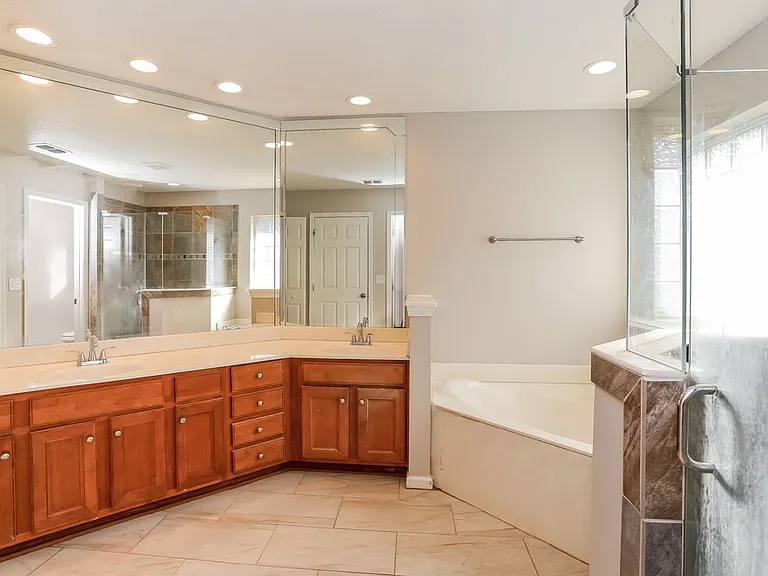 3146 Wandering Oaks Dr — Photo 12
