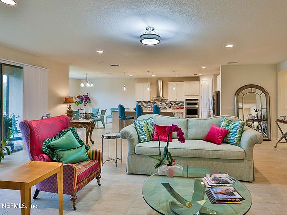 2nd image of 29 Lantern Oak Ln