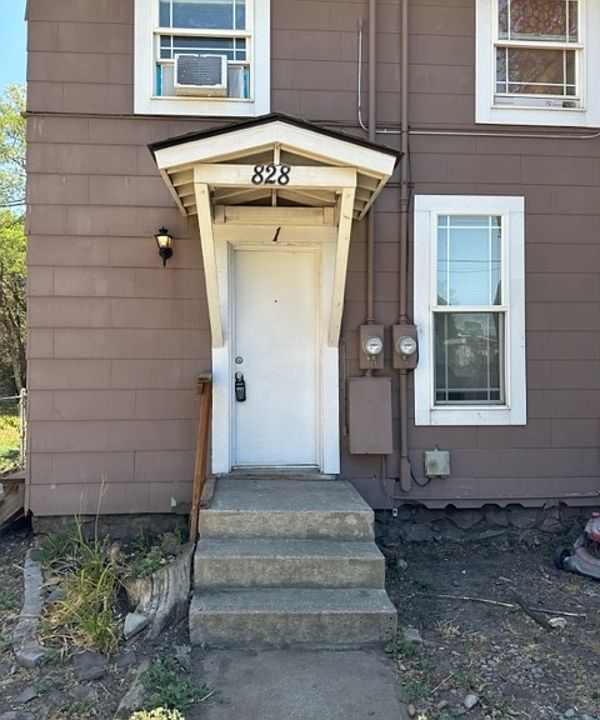 1st image of 828 W Maxwell Ave #1