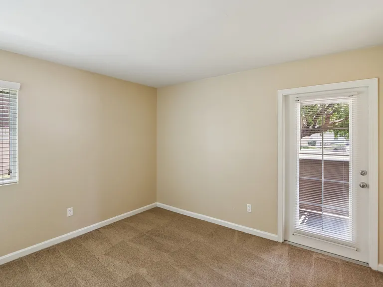 1 Bedroom 1 Bathroom (725 sqft.)

Bedroom with French Door Connected to Patio.