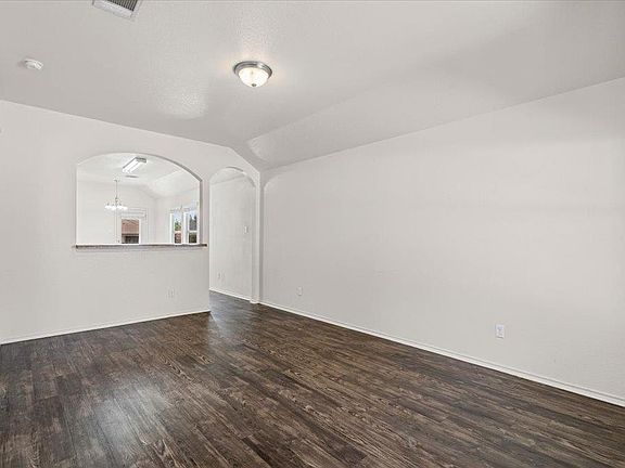 4th image of 612 Amber Ln