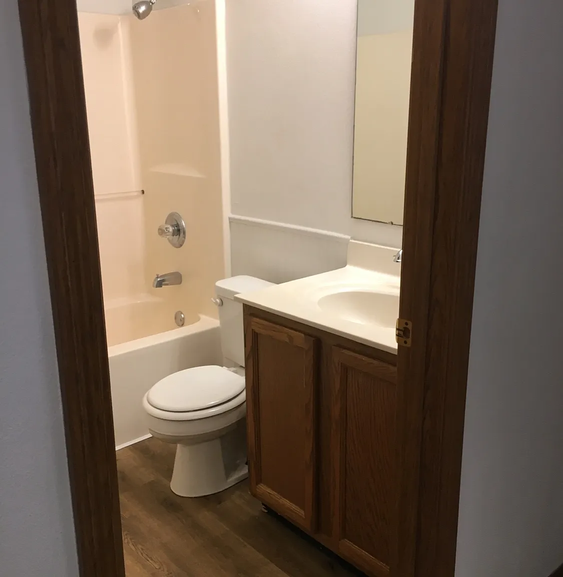 2612 Eastview Dr — Photo 2