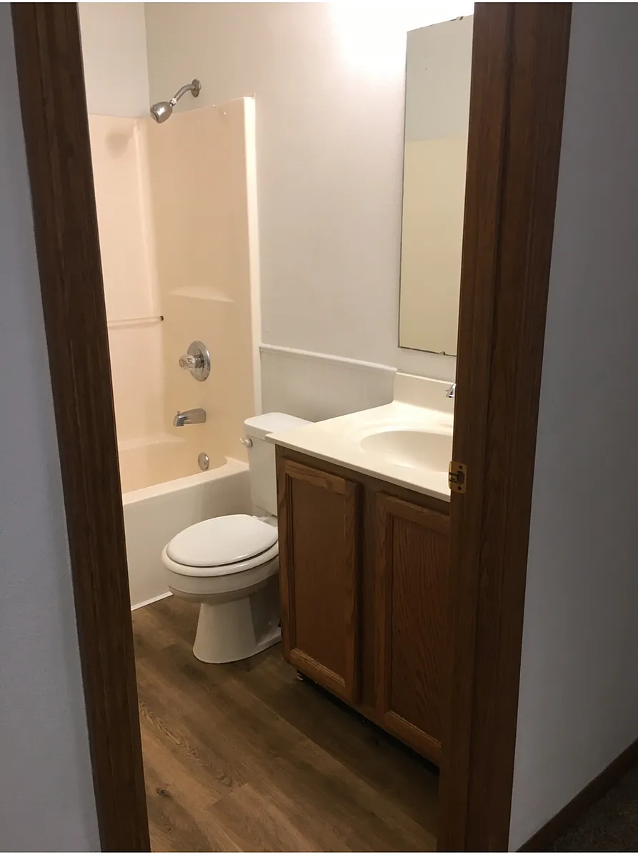 Building Photo - 2612 Eastview Dr #0