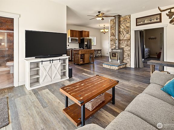 Open airy living space.>