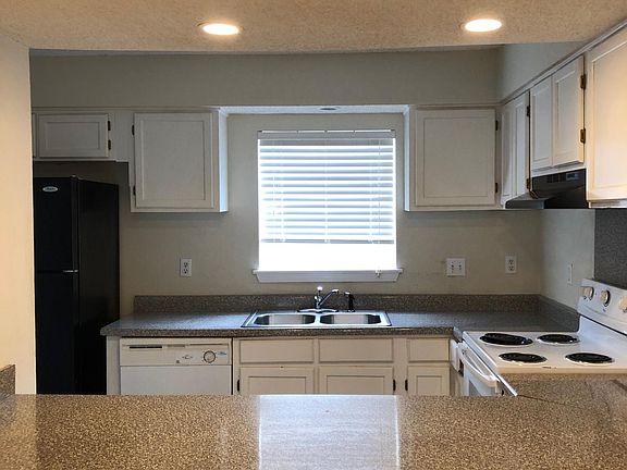 4th image of 427 Cedarwood Dr