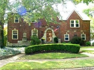 7278 Country Club Dr, Saint Louis, MO 63121