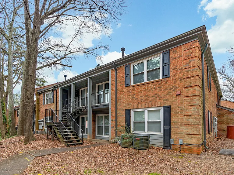 Park Fairfax Apartments — Photo 11