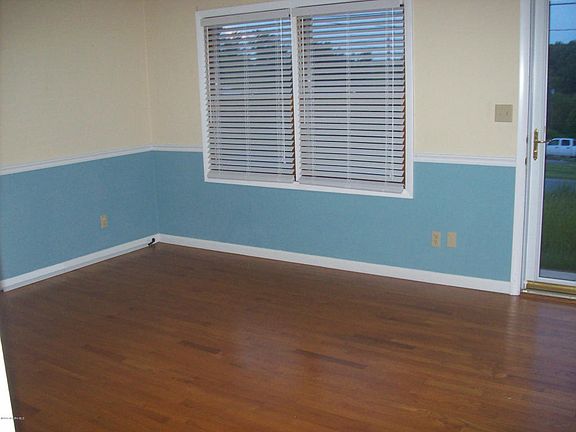 5th image of 3221 Grim St