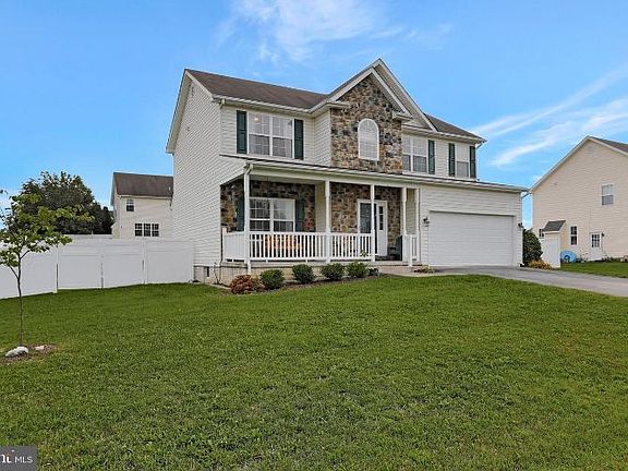 2nd image of 319 Thayers Gull Dr