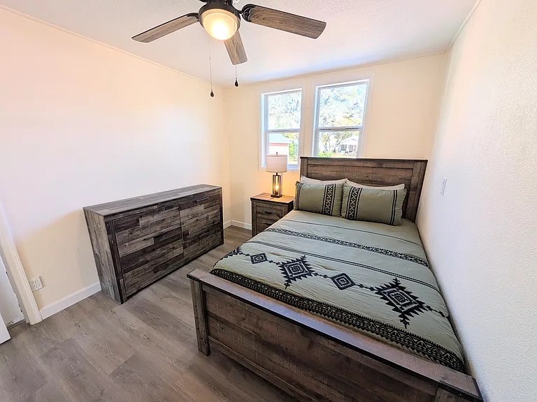 205 W Alfred St — Photo 12