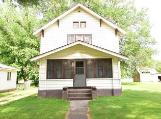 444 S Brewer St, Manchester, IA 52057