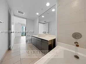 31 SE 6th St #1402 — Photo 18
