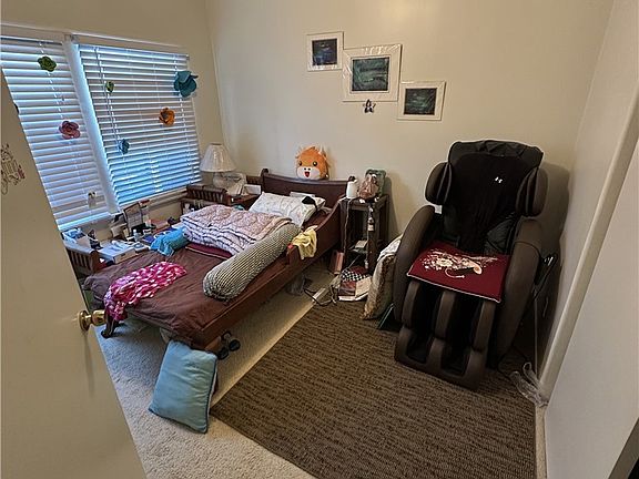 4th image of 1111 W Alhambra Rd