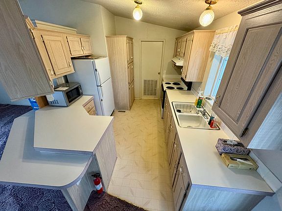 4th image of 1553 Willow Ln