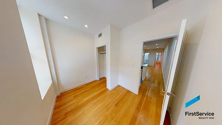 Rented by FirstService Realty (legacy) | media 14