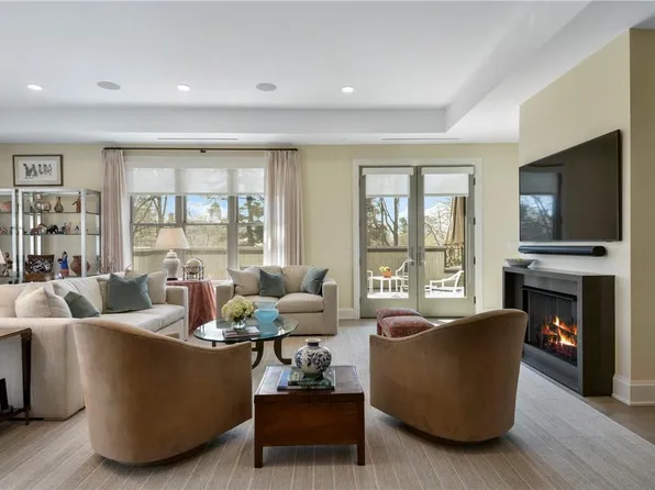 120 Old Post Road #PHD 406, Rye, NY 10580