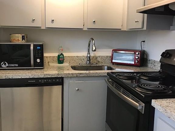 5th image of 1605 Pennsylvania Ave APT 203