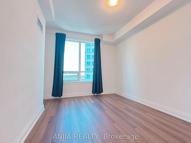 7165 Yonge St #2211 — Photo 8