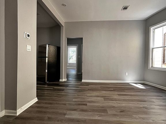 3rd image of 198 Van Nostrand Ave Floor 2
