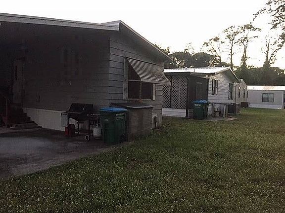 3rd image of 2480 Parklane Dr