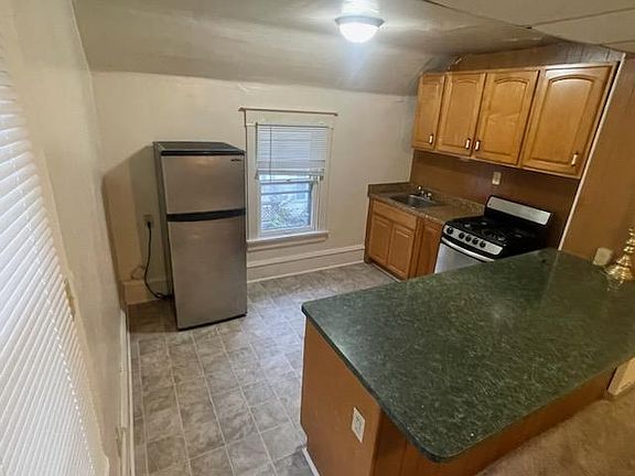 5th image of 1013 W Church St