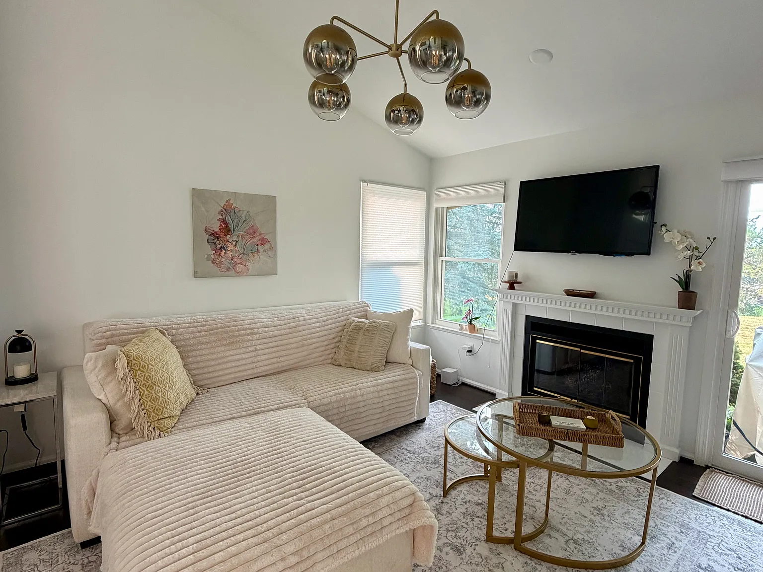 2 bed, 1200 sqft, $3,200 — Photo 2