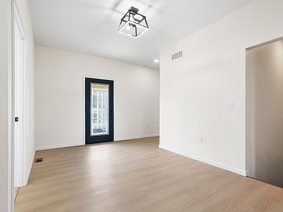 3rd image of 1708 Relway Dr