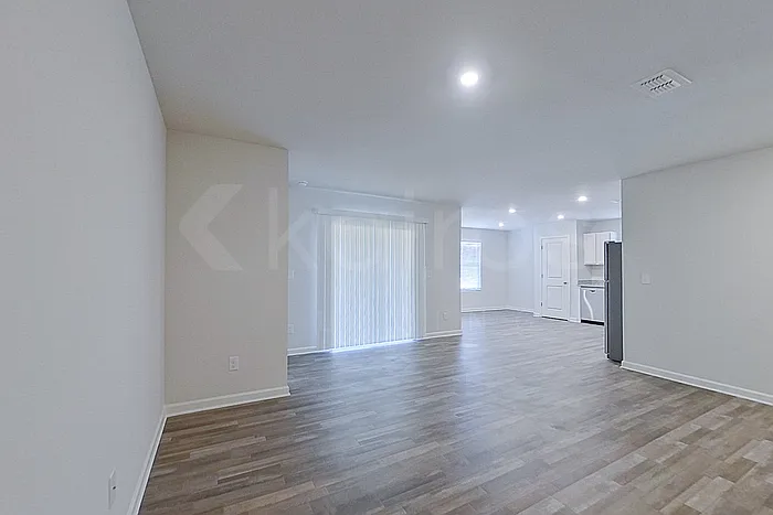 3 bed, 2.0 bath, 1416 sqft, $1,795 — Photo 2