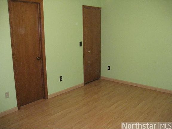 5th image of 3272 Greenbrier St