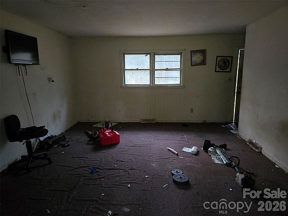 4th image of 1712 Northwoods Dr