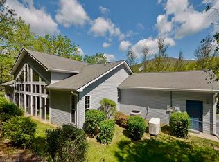 216 Green Mountain Rd, Hendersonville, NC 28792