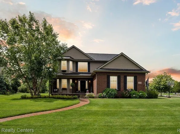 20983 Oak Tree Dr, South Lyon, MI 48178