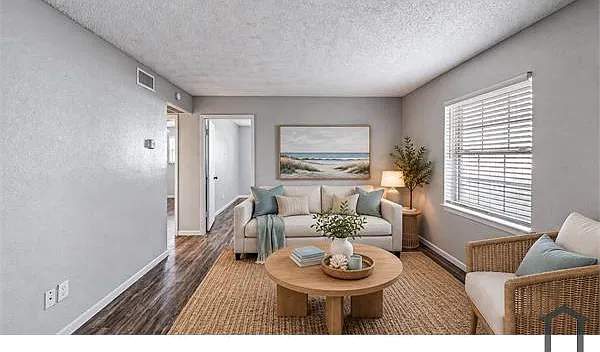 2 bed, 750 sqft, $1,400 — Photo 4