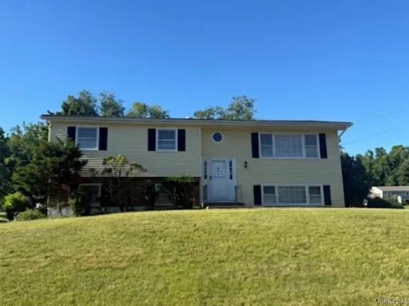110 Orchid Dr, Pearl River, NY 10965