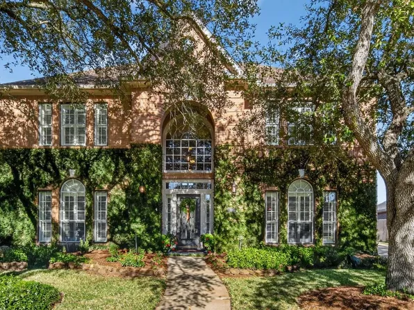 6515 Lussier Dr, Sugar Land, TX 77479