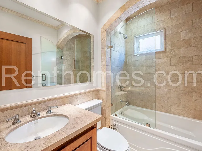 2940 Columbia St — Photo 35