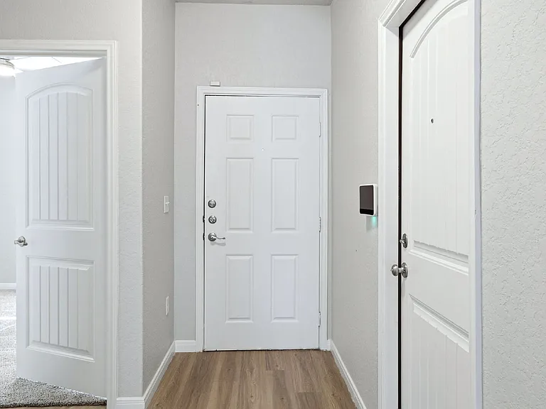 5950 Larkspur Valley — Photo 4