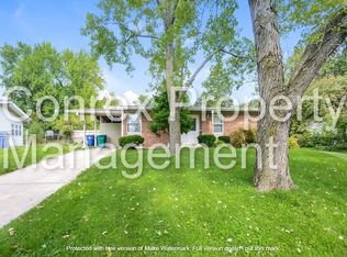 6 Apache Ct, Florissant, MO 63033