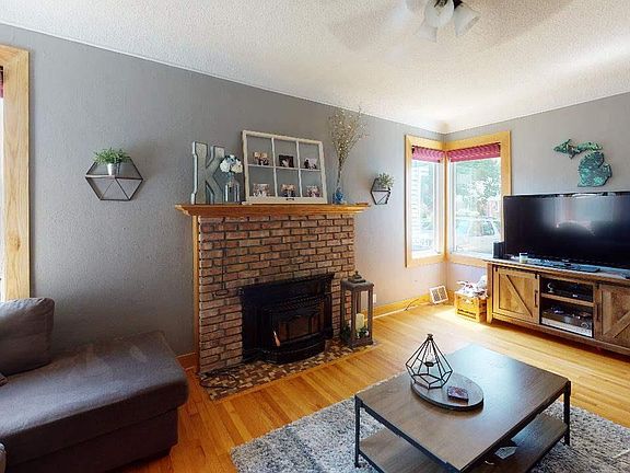 5th image of 214 Trier St