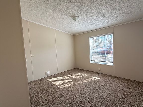2nd image of 261 Hunters Rill #261
