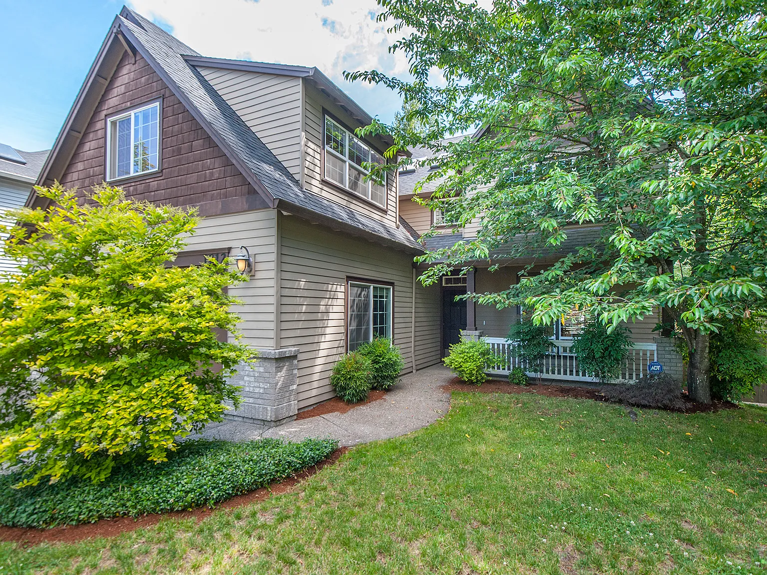 1212 NE Parkside Dr photo 1