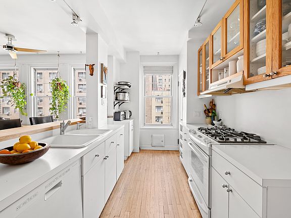 3rd image of 310 W End Ave #7C