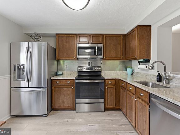 4th image of 6095 Rock Glen Dr