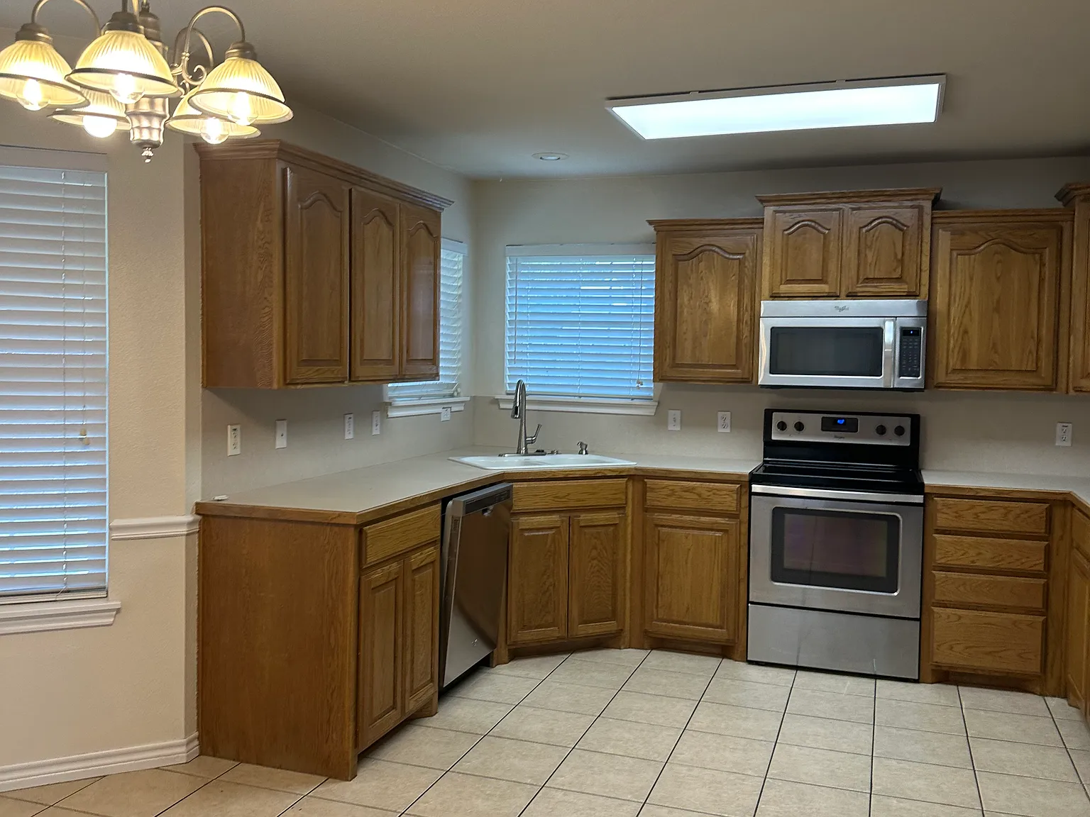 3 bed, 1561 sqft, $2,450 — Photo 3