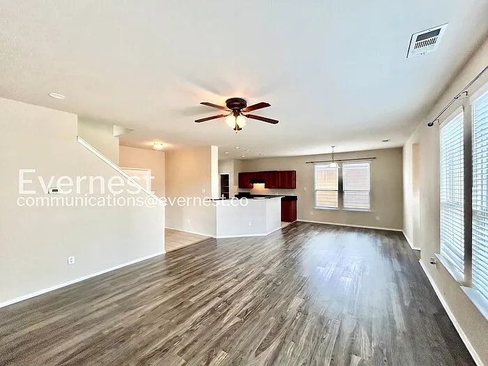 3 bed, 2.5 bath, 1668 sqft, $2,145 — Photo 4