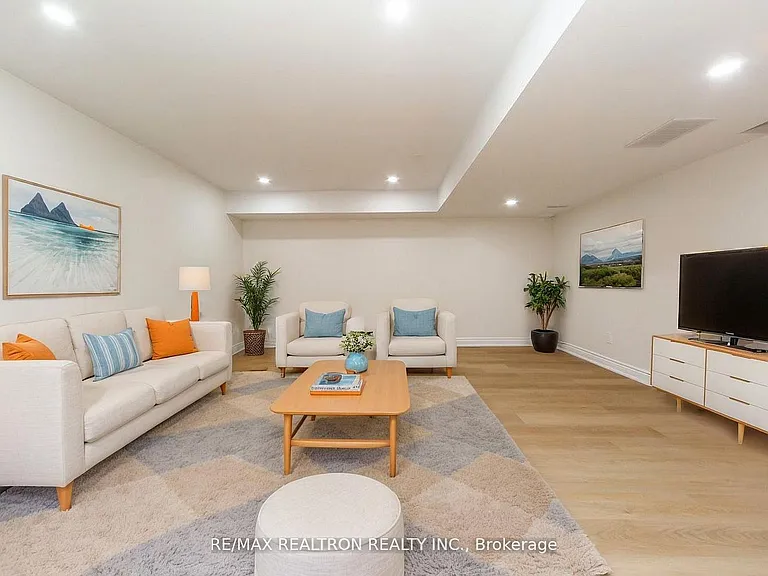 24 Skelton Cres — Photo 25