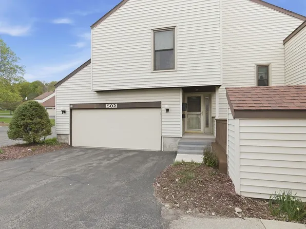 502 Woburn Dr, Camillus, NY 13031